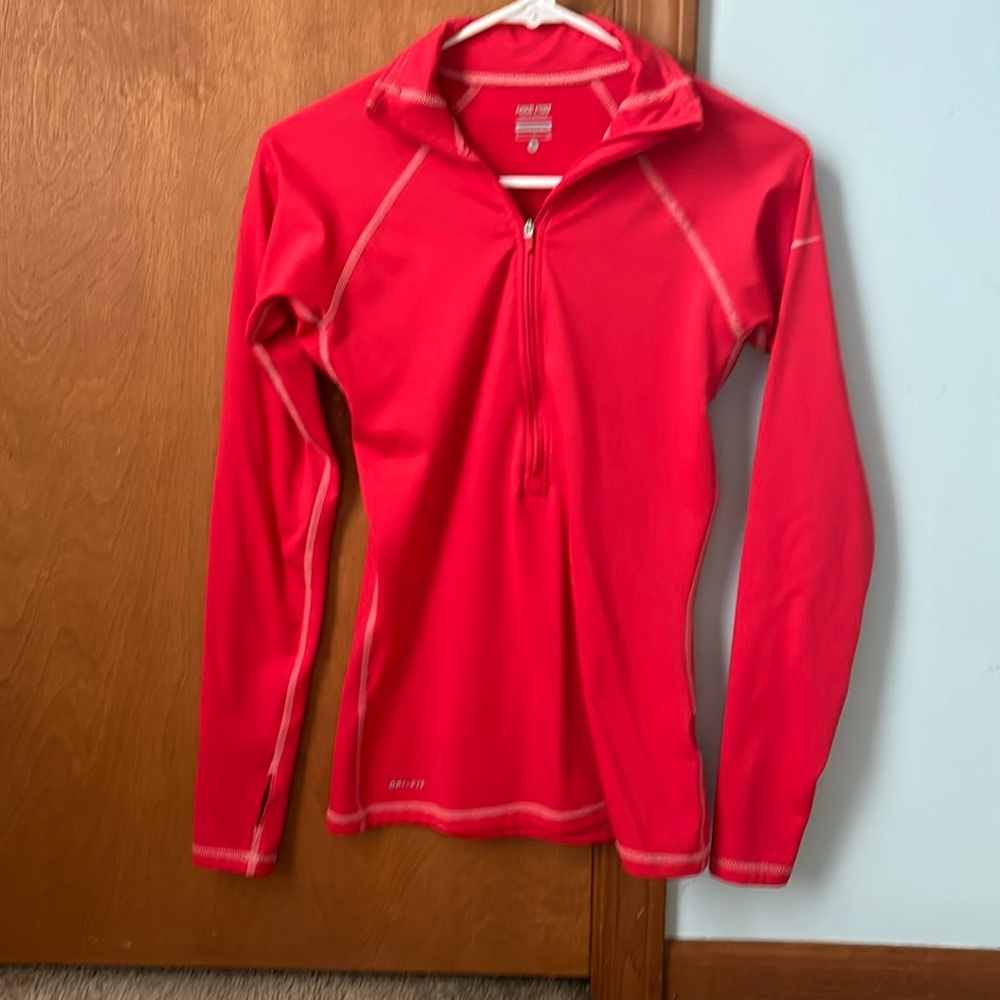Nike women’s long sleeve athletic top
